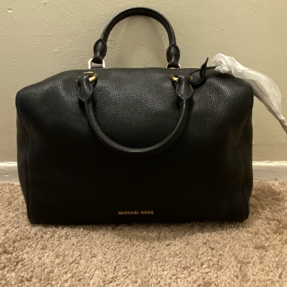 Michael Kors Handbags - 👜MICHAEL KORS👜NWT Black Satchel Doctor style purse. Includes long strap